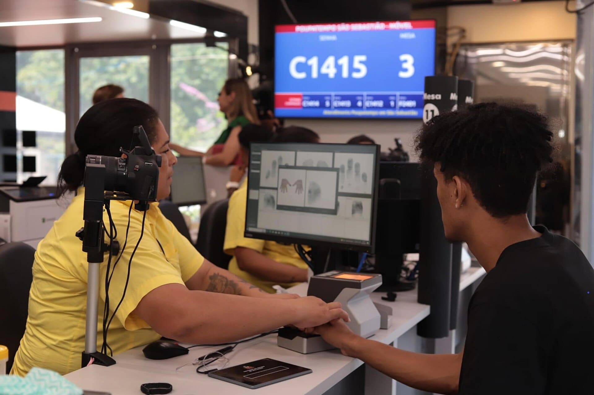 Atendimento presencial de documentos com coleta de biometria em posto de serviços