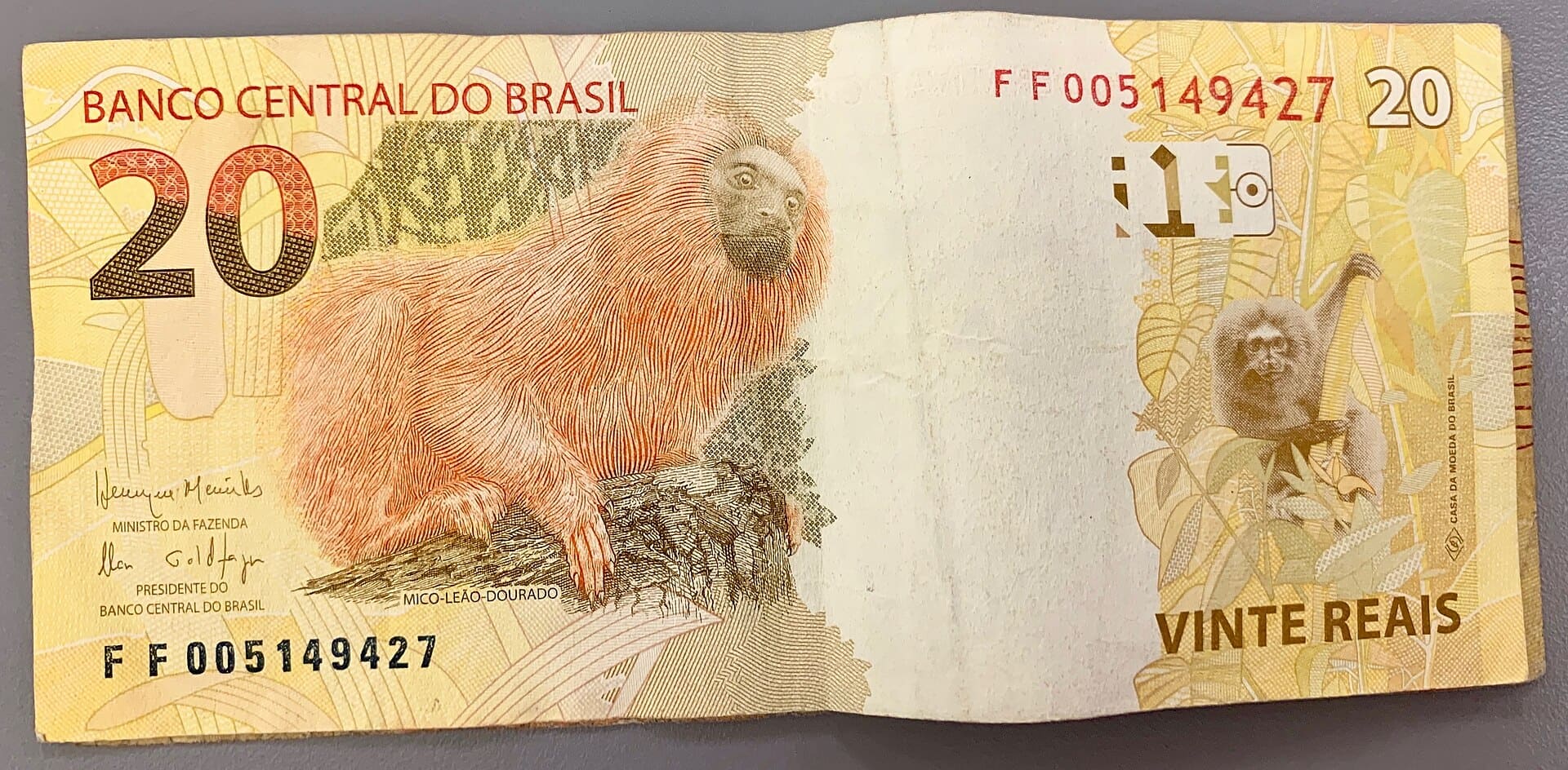 Cédula de vinte reais, moeda usada no pagamento de tributos veiculares no Brasil